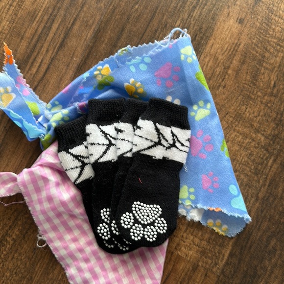 Non-Skid Dog Socks.  Four socks.  
Size 4.5 accord to chart.  NWOT - Picture 2 of 4